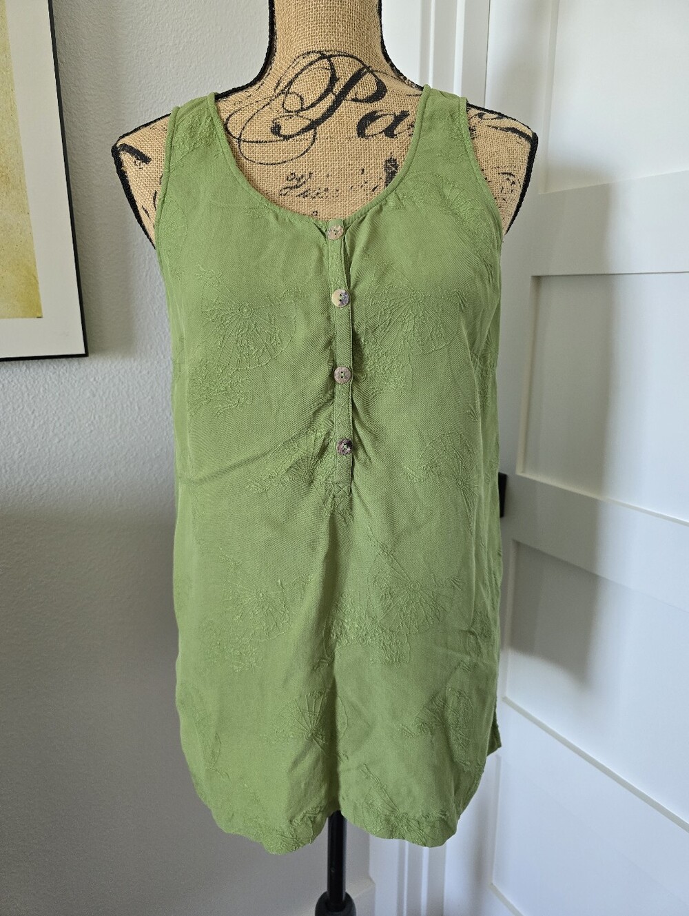 Citron Silk Camisole Tank. Size Small. NWT. Green.